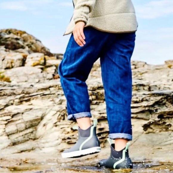 XTRATUF Women's Gray & Mint Short Rain Boots - Picture 4 of 12